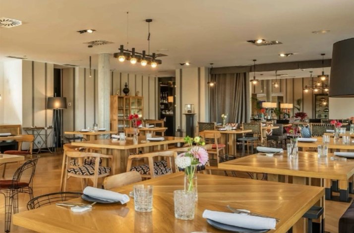 Dining area at Hotel ARTIEM Asturias.