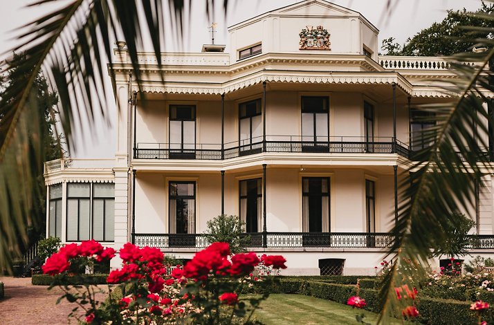 The exterior of kasteel de vanenburg hotel in  Putten