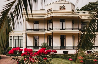 The exterior of kasteel de vanenburg hotel in  Putten