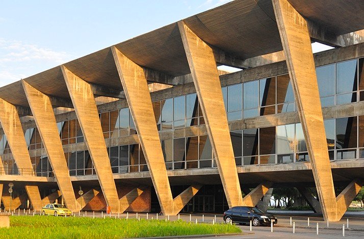 Exterior of Palácio Gustavo Capanema, showcasing its modernist architectural design.