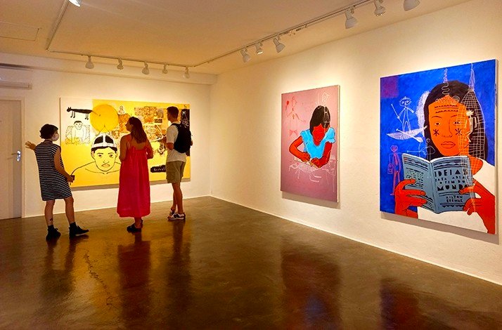 Small gallery showcasing bold and thought-provoking modern paintings