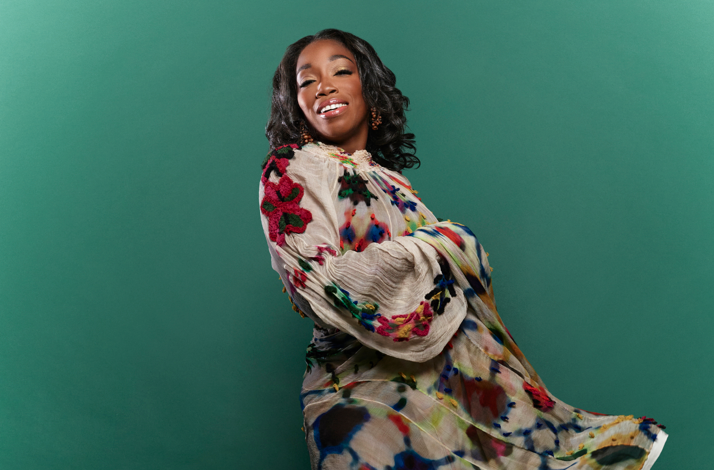 Promotional banner for Estelle.