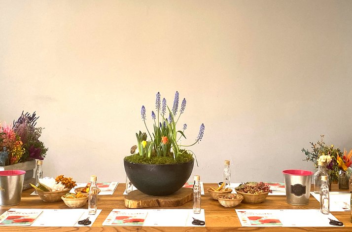 Beautiful art and facilities of an Afloday workshop.