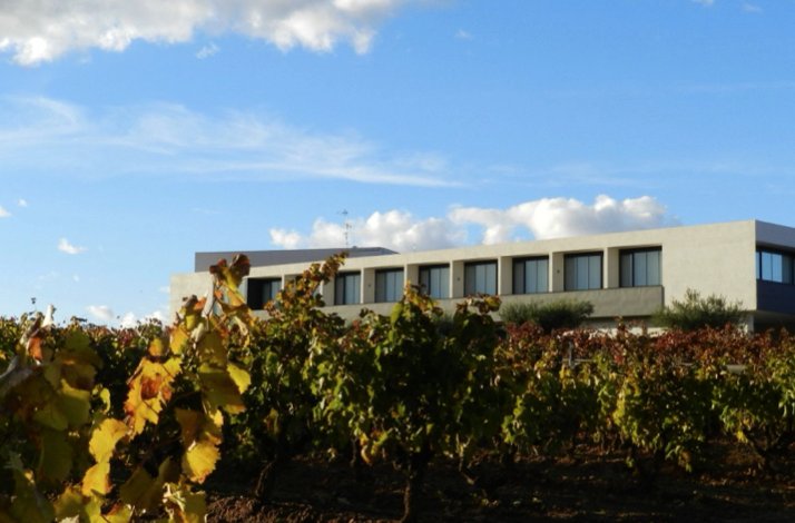 Second floor of the Finca de los Arandinos hotel, view from the vineyard, Entrena, Spain.