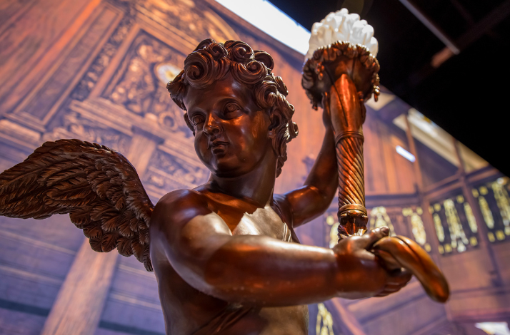 A statue featured in Titanic: An Immersive Voyage.
