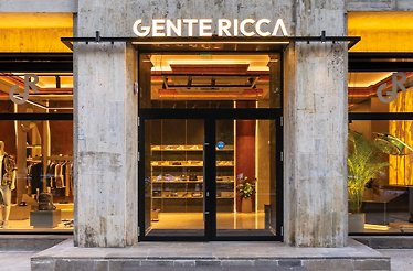 Main entrance to the Gente Ricca clothing store with glass floor-to-ceiling showcases, Bucharest, Romania.