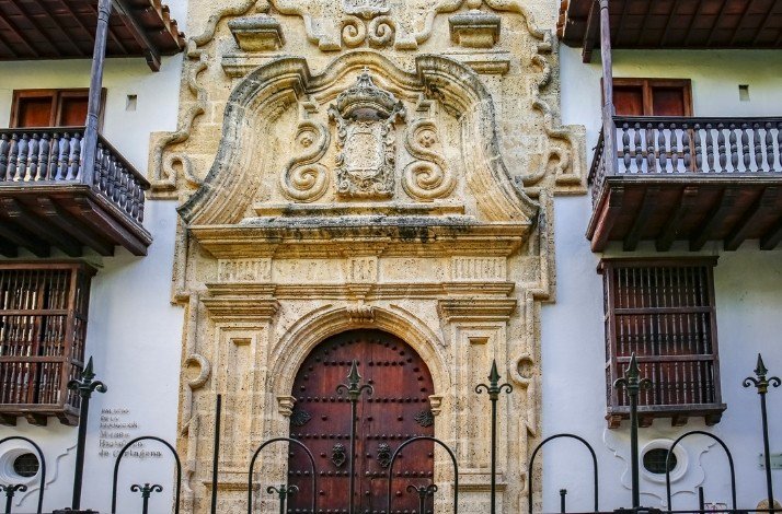 Detailed view of a Colombian building with a wooden door.