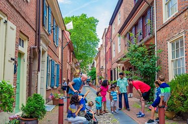 A group of people on a tour of Philadelphia's Old City