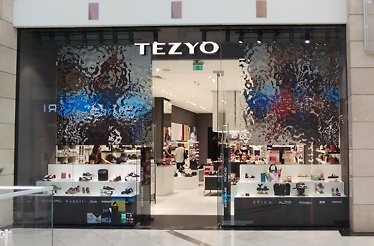Entrance to one of TEZYO stores in Romania.