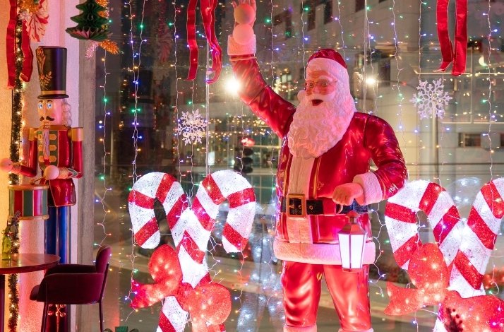 Statue of Santa Clause surrounded by Candy canes at the Holly Jolly Bar.