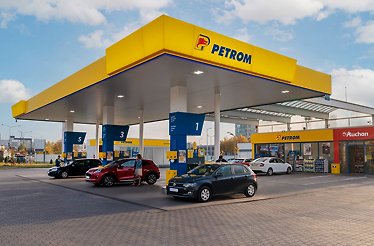 Petrom petrol station during daylight, in addition to MyAuchan convenience store. 