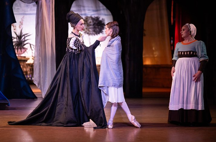 An emotional scene from the ballet Romeo & Juliet between the mother and Juliet.