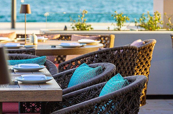 Outdoor dining area of ​​ROKA Istanbul restaurant.