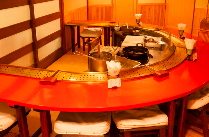 The interior of  Yanagibashi Daikokuya, a long-established restaurant founded in 1887.
