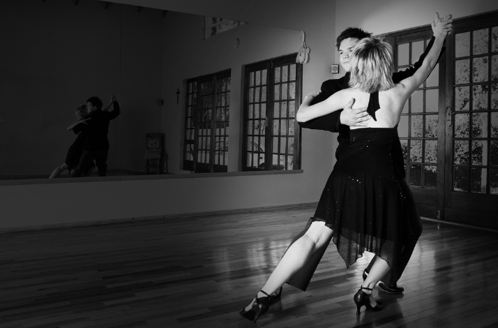 Couple performing the Latin dance at Bachata Studio.