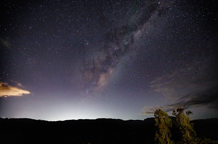 Milky Way and stars visible over the Blue Mountains at night.