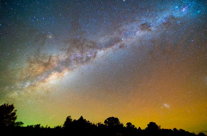 Milky Way and stars visible over the Blue Mountains at night.