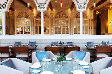 The elegant, white-themed seatings and installations at Ayamna.