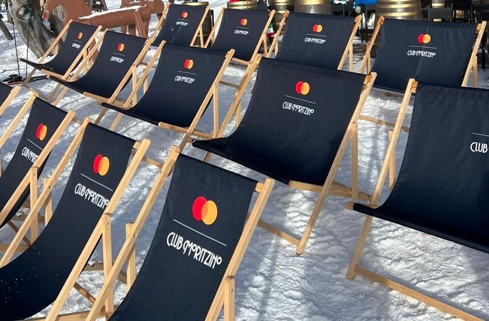 Sunchairs with Mastercard and  Club Moritzino logos.