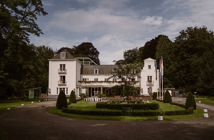 The exterior of Landgoed Groot Warnsborn estate