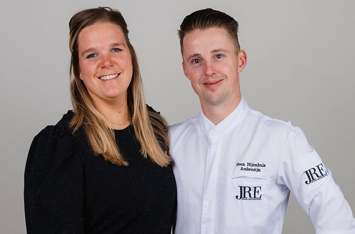 Chef in Ambrozijn restaurant uniform with JRE logo.