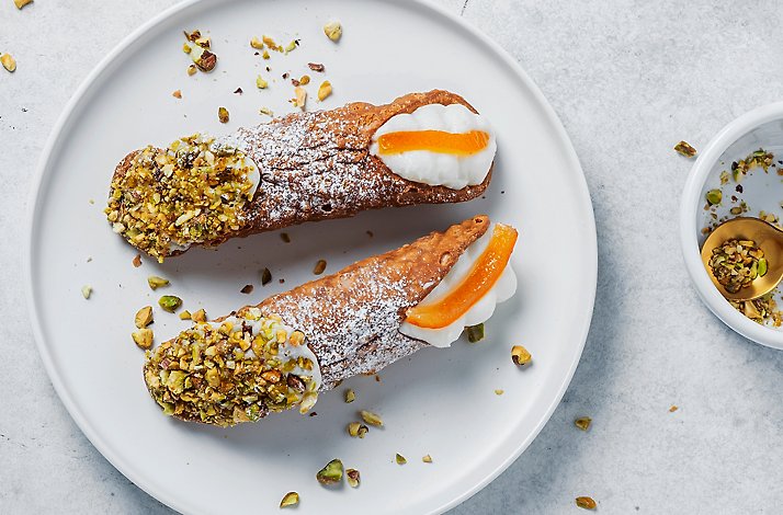 Promotional photo of cannolis made in an expert-led cannoli-making class at Eataly Flatiron's La Scuola.
