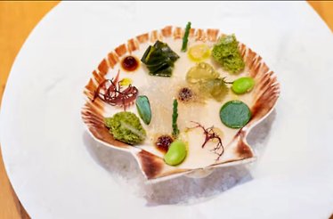 A dish by Chef Felix Herp and Timo Hackenberg served at Hegel Eins.