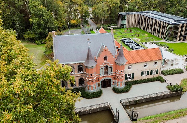 Aerial view of Kasteel Steenenburg highlighting its beatiful architecture and green surroundings.