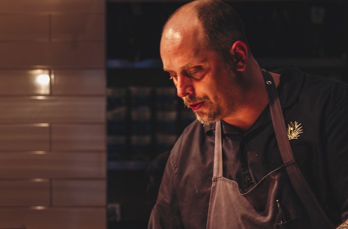 Chef Norman Fenton plating dishes at Cariño.