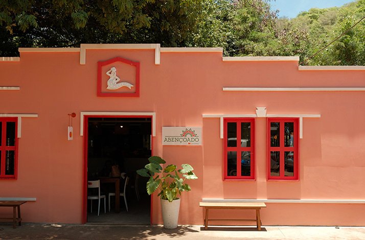 The entrance of Restaurante Abençoado, one of Fernando de Noronha's most popular restaurants.
