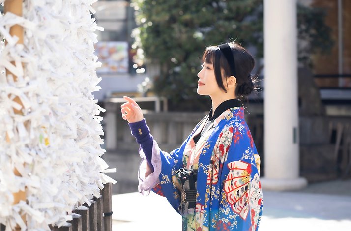 Sankak in a colorful kimono.