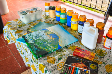 Painting kit at a painting session in Uvita.