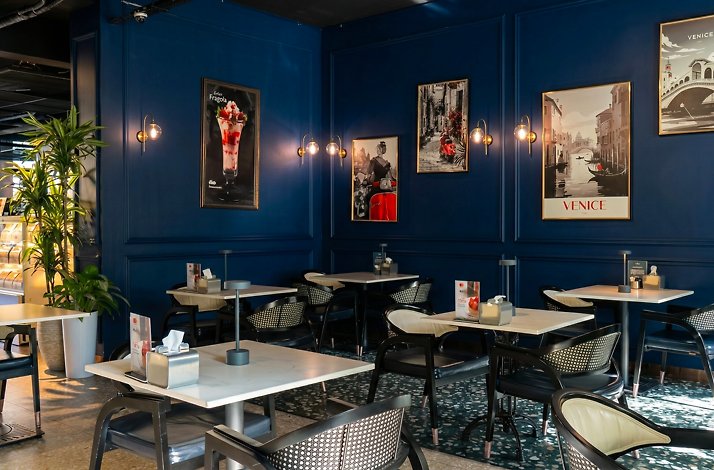 Modern dining concept setup of Giotto's cafe in Tashkent.