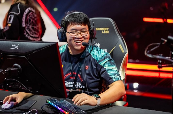 A professional Valorant player for EDward Gaming, during a competition.