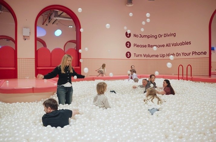 Visitors in a ball pit room at Dream Point immersive experience.