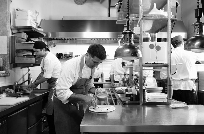 The chief is preparing dish at the La Capinera.