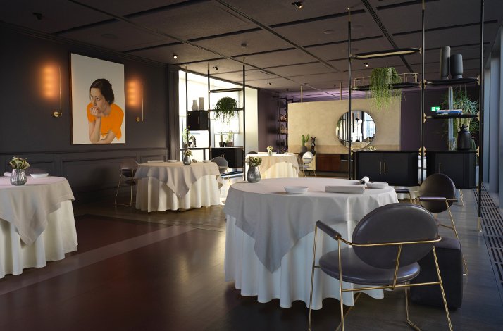 The interior of restaurant Enrico Bartolini al Mudec.