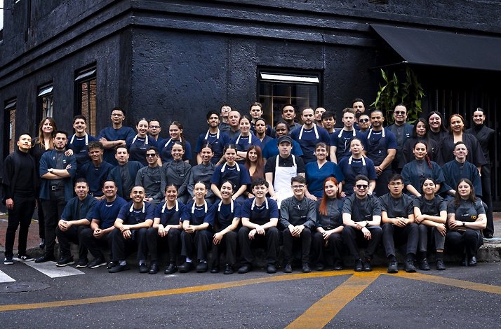 El Chato - The El Chato team in front of the black-painted corner facade in Chapinero Alto