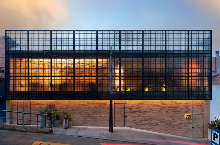 Leo - facade, Chapinero