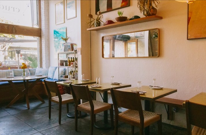 Interior of the Crudo e Nudo restaurant.