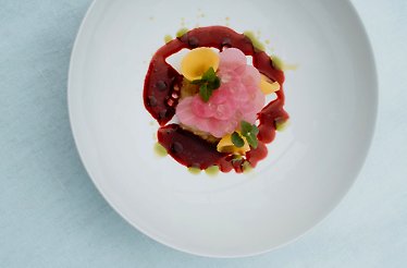 Gourmet vegan beetroot tartar with radish served on a white plate at Storstad in Regensburg, Germany.