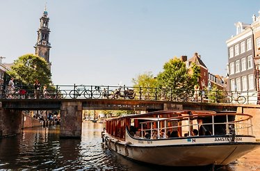 Navega por los canales de Amsterdam