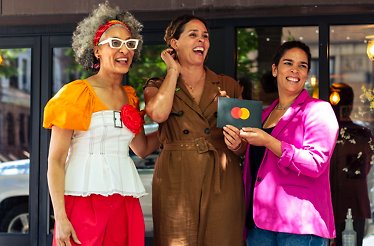 From the left: Top Chef Carla Hall and Co-owners of The Edge Harlem, Justine and Juliet, together whilst holding a Mastercard card.