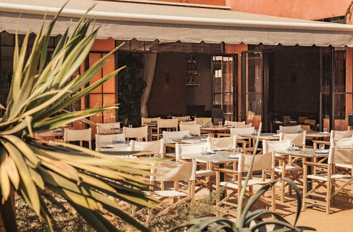 Outdoor seating area at restaurant Loreto.