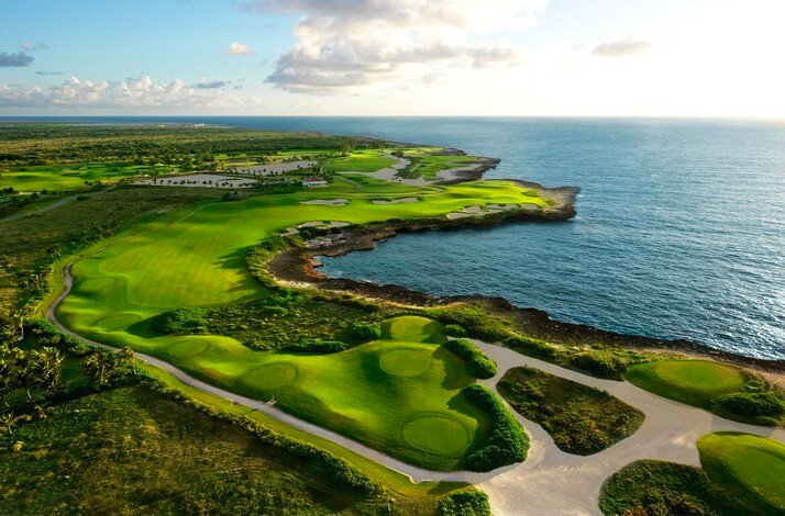 Corales Golf Course oceanfront hole with rocky coastline.