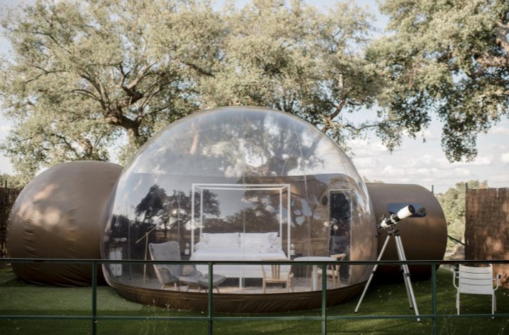 Outdoor private bubble suite at Finca El Cortiñal.