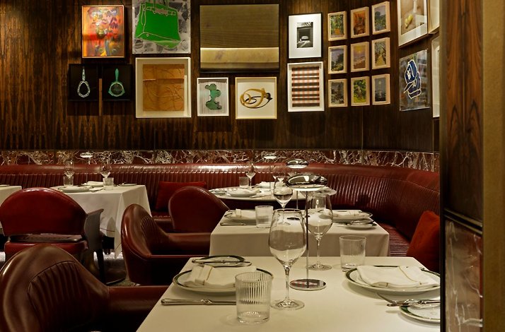 Set tables at restaurant Sammarco.